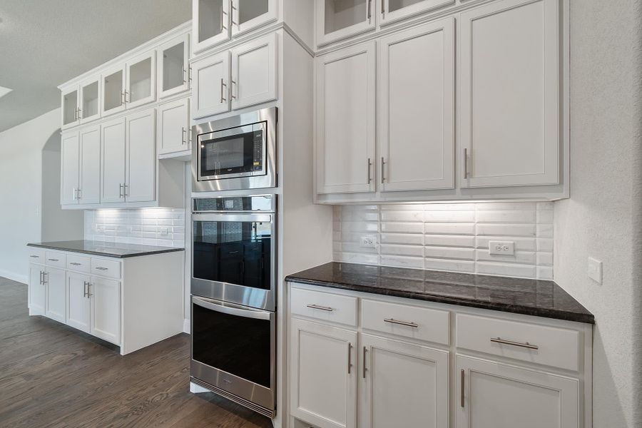 Kitchen | Concept 3634 at Hidden Creek Estates in Van Alstyne, TX by Landsea Homes