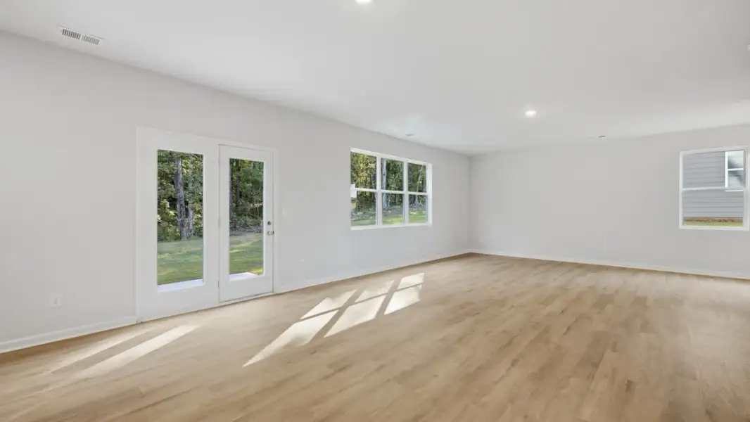 Representative unfurnished interior of a home built from the Green by D.R. Horton in Aurora Creek, Dallas (Image 14).