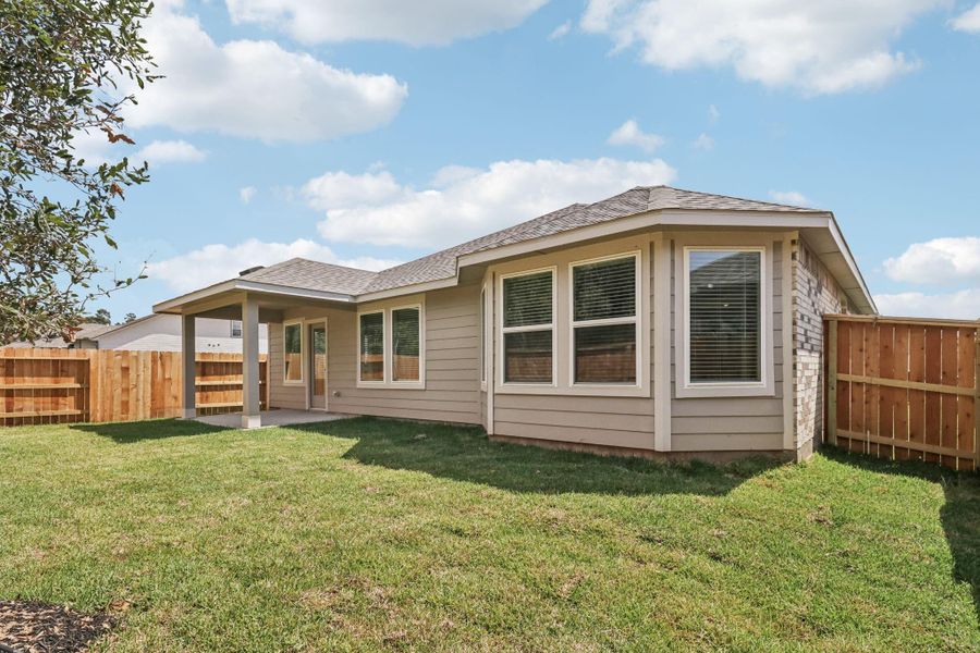 Exterior details and patio area of a home in Stewart's Ranch, Conroe (Image 2). Exterior details and patio area of a home in Stewart's Ranch, Conroe (Image 2).