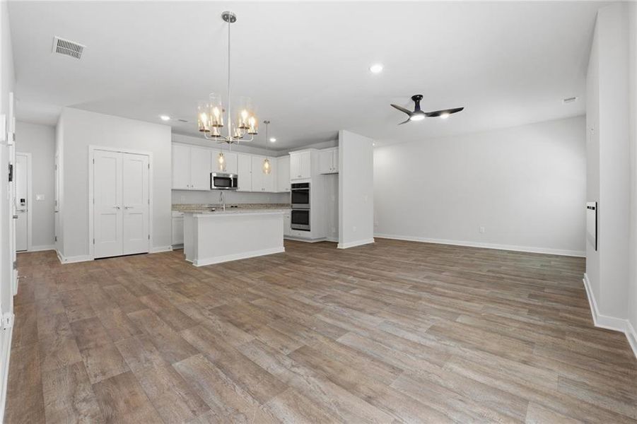 Spacious, unfurnished interior of a new home in Creekbend Overlook, South Fulton (Image 12). Spacious, unfurnished interior of a new home in Creekbend Overlook, South Fulton (Image 12).