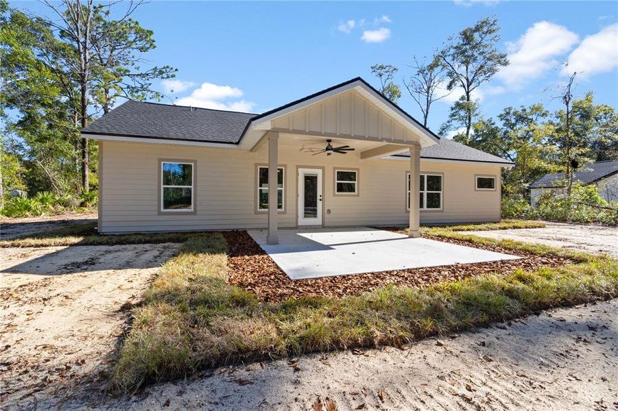 Exterior details and patio area of a home in , Chiefland (Image 3).