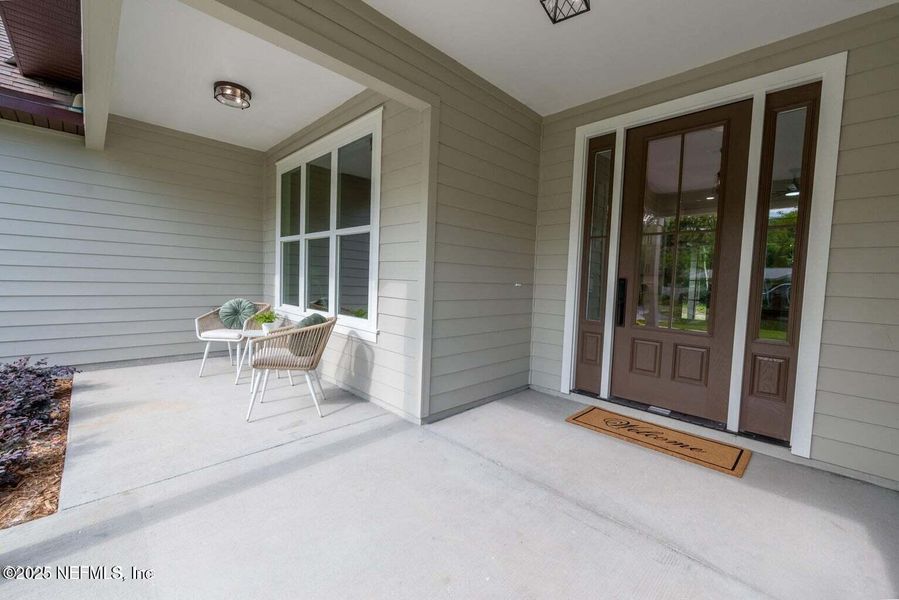 Exterior details and patio area of a home in , Starke (Image 4).