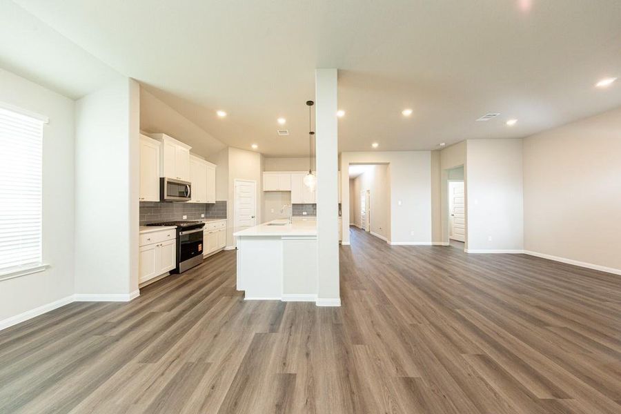 Spacious, unfurnished interior of a new home in Bluestem, Brookshire (Image 16). Spacious, unfurnished interior of a new home in Bluestem, Brookshire (Image 16).