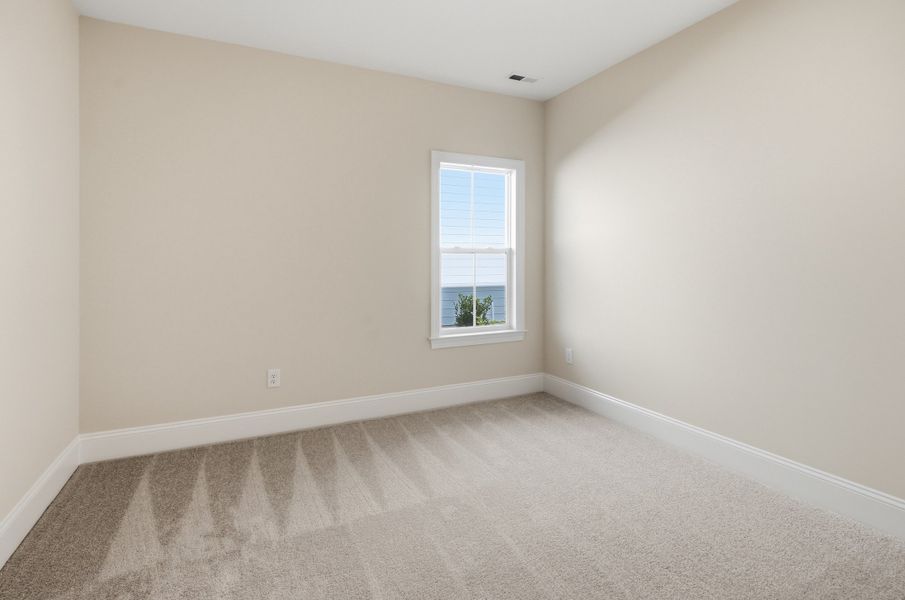 Spacious, unfurnished interior of a new home in Sidbury Landing, Wilmington (Image 15).
