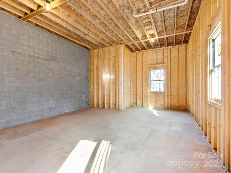Spacious, unfurnished interior of a new home in , Mills River (Image 9).