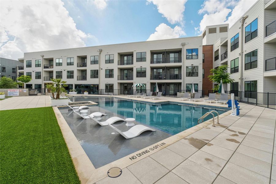 Condo located in Austin, TX showcasing its design and architecture (Image 3).