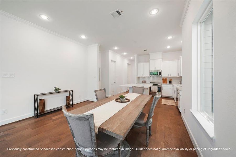 Dining Area Charm – Perfectly positioned near the kitchen, the dining area is ideal for casual meals or elegant dinner parties.