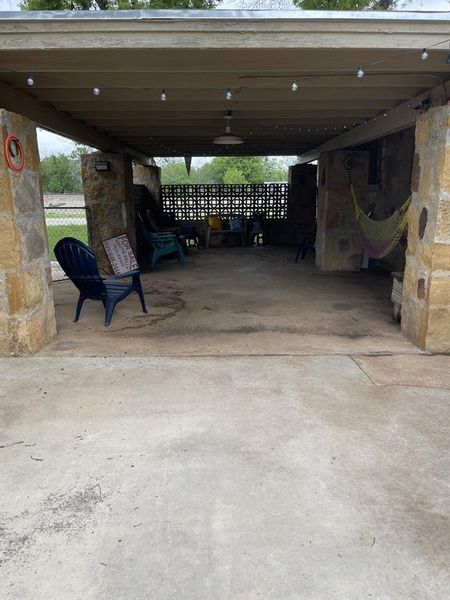 Community amenities in , Bangs (Image 19).