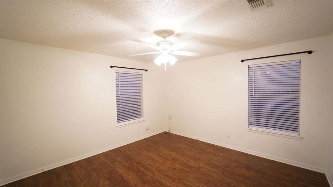 Spacious, unfurnished interior of a new home in , Weatherford (Image 10).