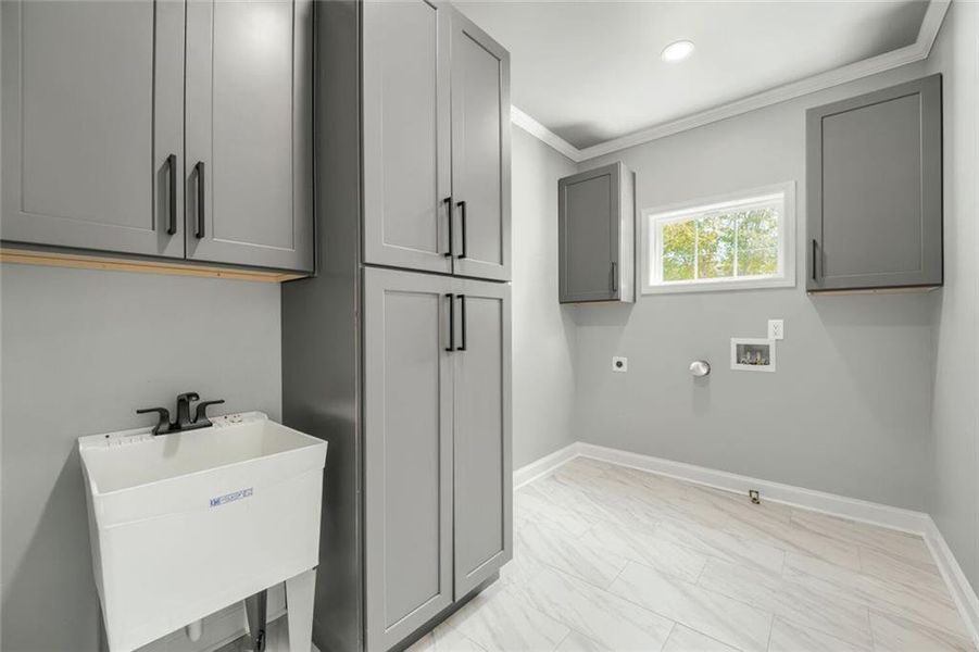 Furnished interior view inside a new home in , Atlanta (Image 4).