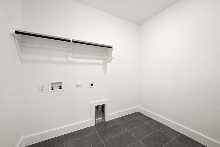 Spacious, unfurnished interior of a new home in Bridgewater, Midlothian (Image 24).