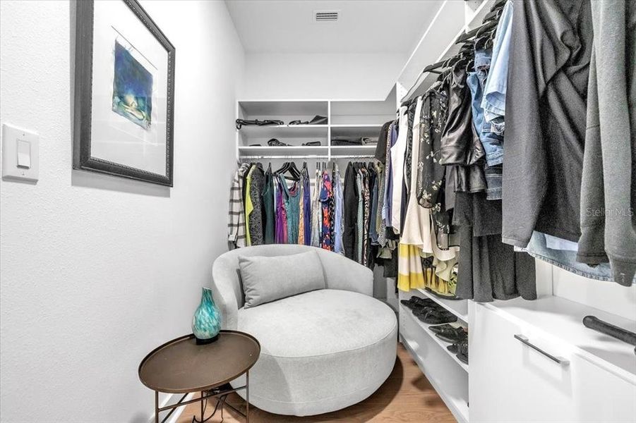 Furnished interior view inside a new home in , Venice (Image 53).