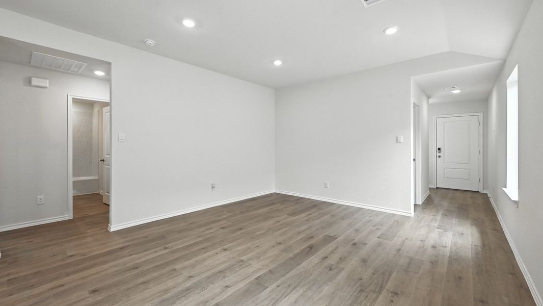 Spacious, unfurnished interior of a new home in Wildcat Ranch, Crandall (Image 31).