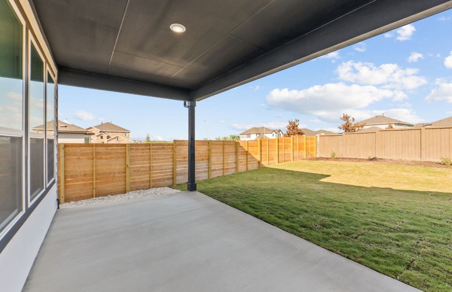 Exterior details and patio area of a home in Horizon Lake, Leander (Image 27).
