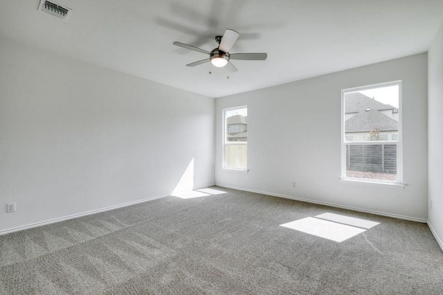 Spacious, unfurnished interior of a new home in River Bluff, Leander (Image 8).