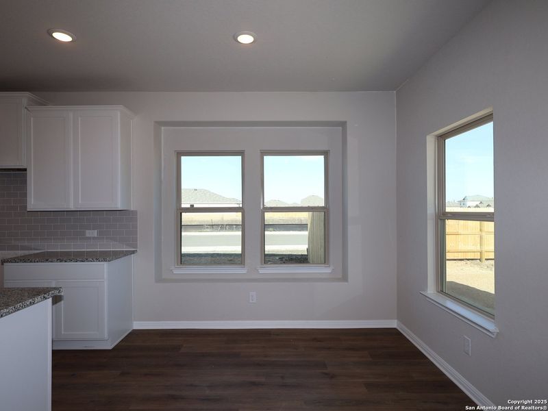 Spacious, unfurnished interior of a new home in Cinco Lakes, San Antonio (Image 13).