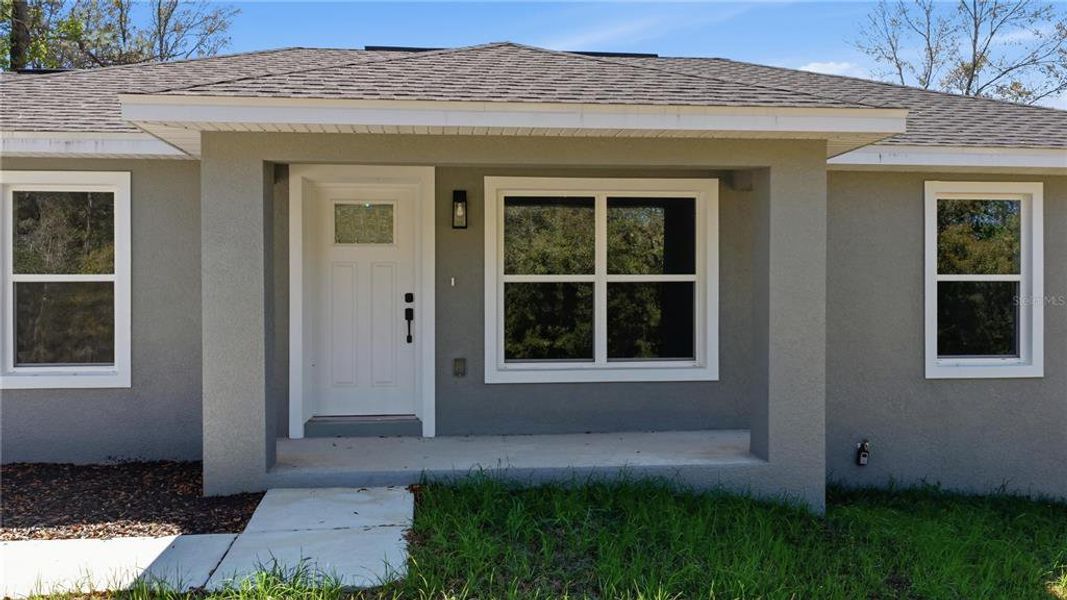 Exterior details and patio area of a home in , Ocala (Image 13).