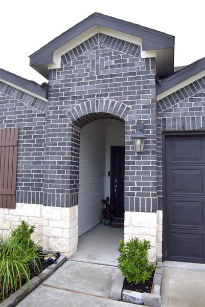 Exterior details and patio area of a home in , Rosharon (Image 4). Exterior details and patio area of a home in , Rosharon (Image 4).