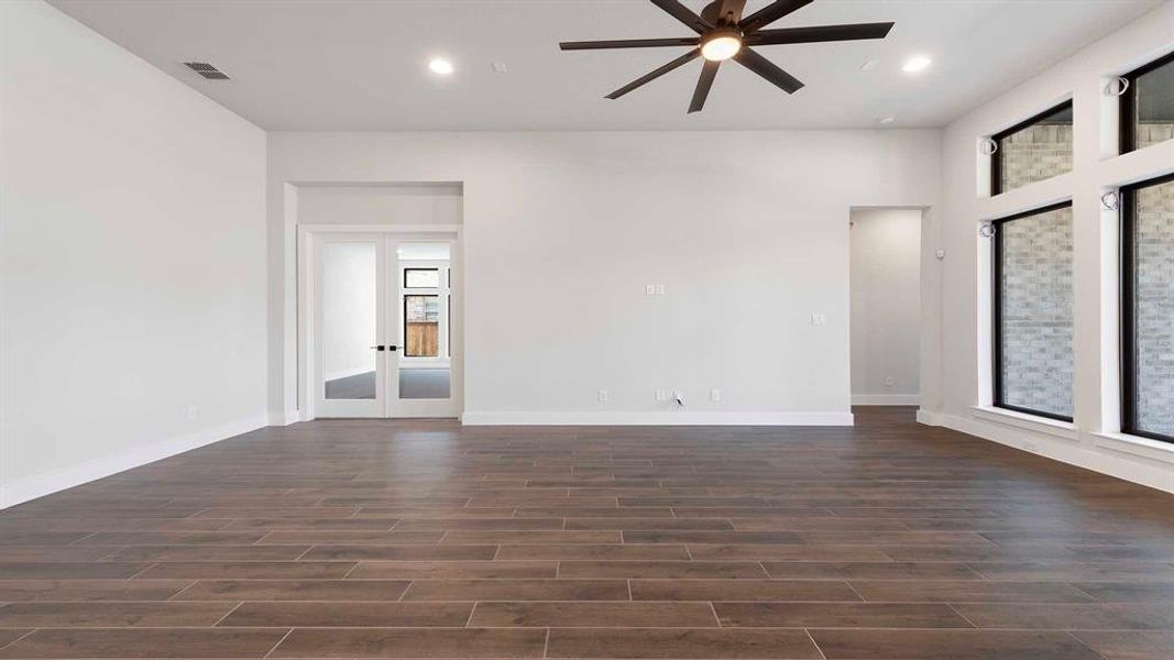 Spacious, unfurnished interior of a new home in Trinity Falls, McKinney (Image 19). Spacious, unfurnished interior of a new home in Trinity Falls, McKinney (Image 19).