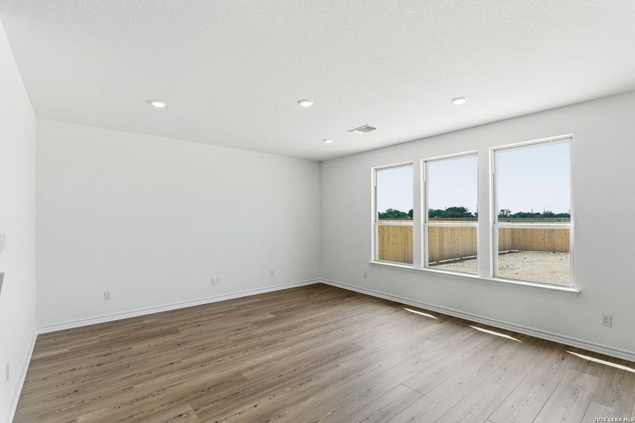 Spacious, unfurnished interior of a new home in Nopal Valley, San Antonio (Image 46).