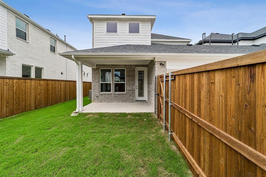 Exterior details and patio area of a home in Lexington Frisco, Frisco (Image 3).