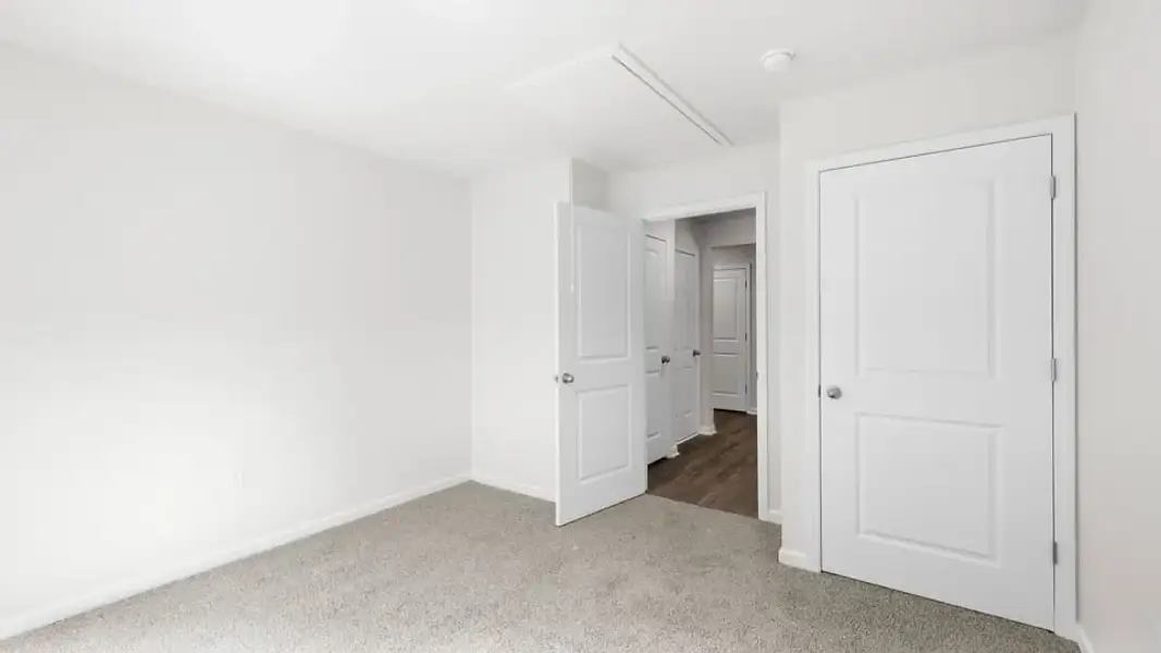 Spacious, unfurnished interior of a new home in Reedy Fork Place, Seneca (Image 23).