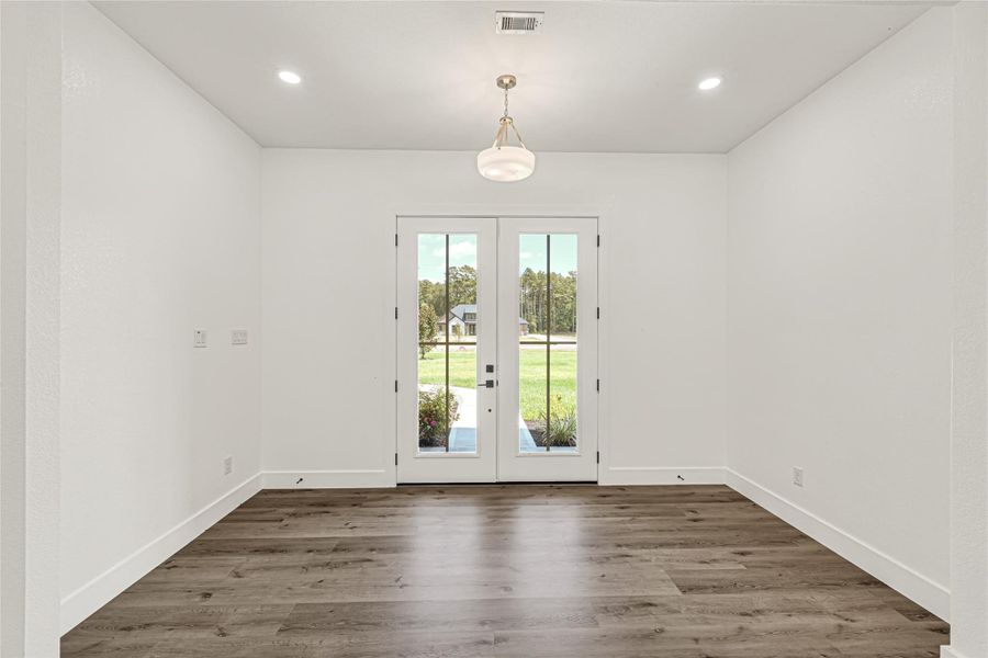 Spacious, unfurnished interior of a new home in , Conroe (Image 21).
