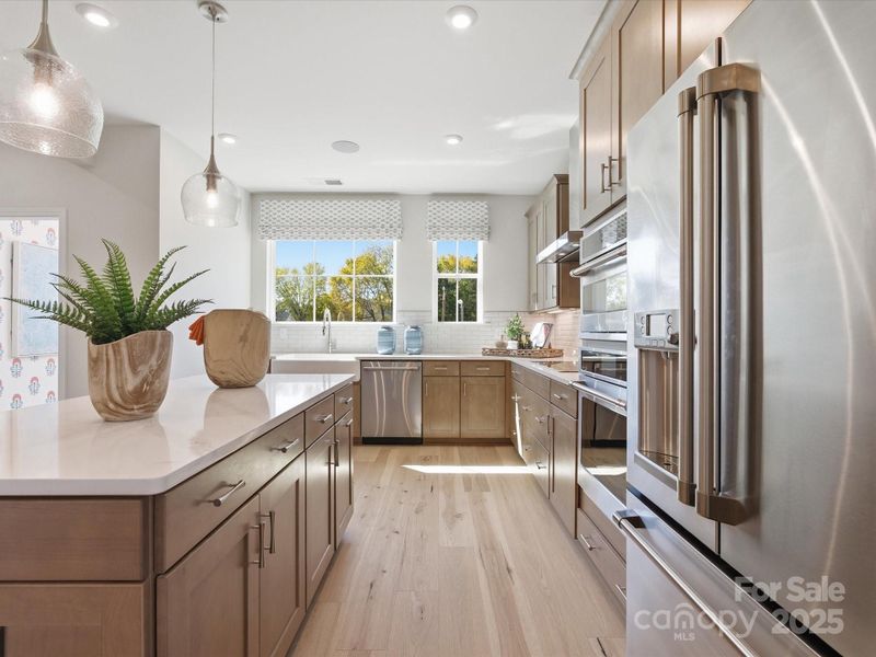 Sleek GE Stainless Appliances. *Model Photos | Actual Finishes, Structural Selections, and Orientation May Vary.