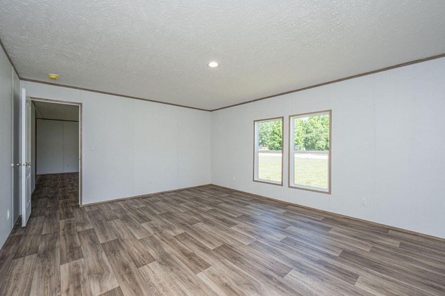 Spacious, unfurnished interior of a new home in , St. George (Image 17).
