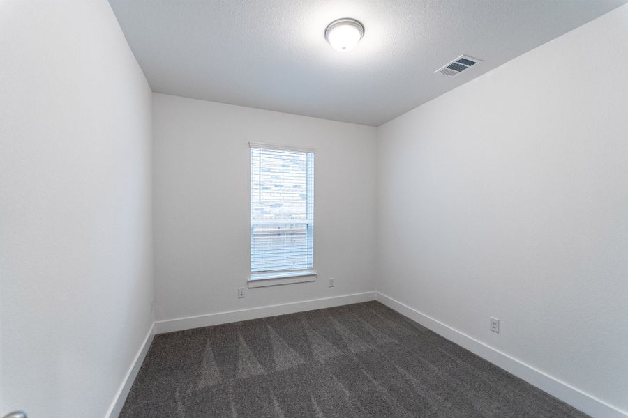 Spacious, unfurnished interior of a new home in Santa Rita Ranch, Liberty Hill (Image 20).