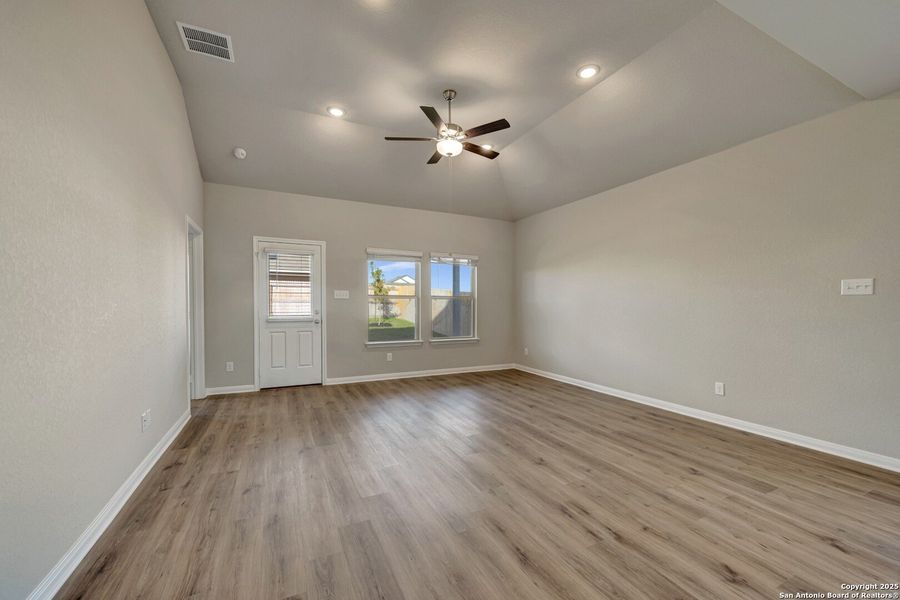 Spacious, unfurnished interior of a new home in Park Place, New Braunfels (Image 30). Spacious, unfurnished interior of a new home in Park Place, New Braunfels (Image 30).