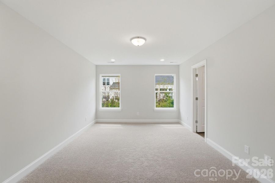 Spacious, unfurnished interior of a new home in Harrisburg Village, Harrisburg (Image 34).