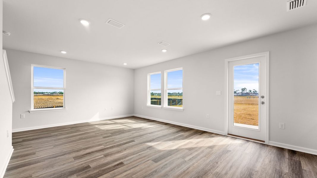 Spacious, unfurnished interior of a new home in Hodges Bayou Plantation, Panama City (Image 22).