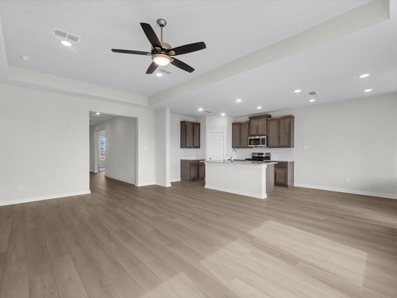 Spacious, unfurnished interior of a new home in Mason Woods, Cypress (Image 10).