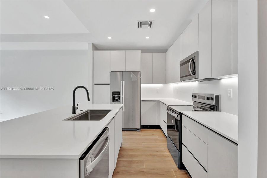 Furnished interior view inside a new home in , Coral Springs (Image 4).