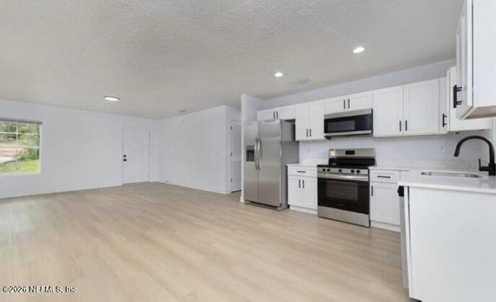 Spacious, unfurnished interior of a new home in , Keystone Heights (Image 7).
