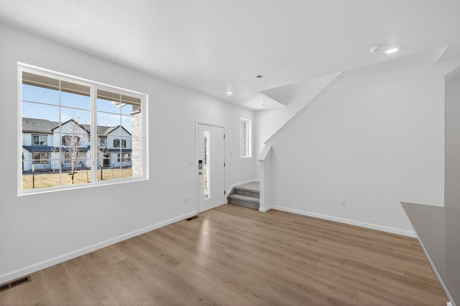 Spacious, unfurnished interior of a new home in Parterre, Thornton (Image 10).