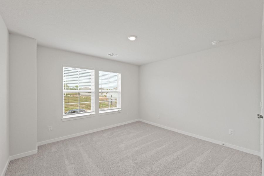 Spacious, unfurnished interior of a new home in Russell Ranch, Bay City (Image 26).
