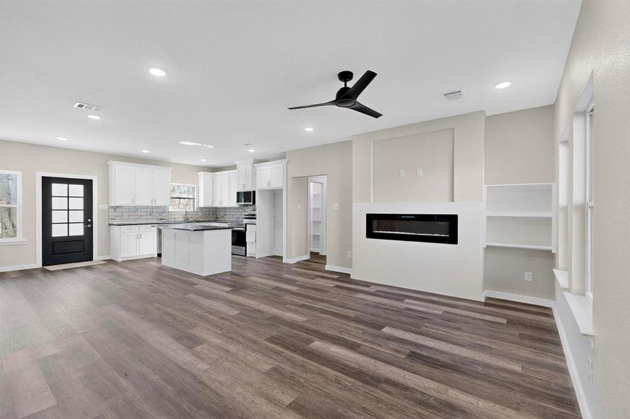 Spacious, unfurnished interior of a new home in , Ferris (Image 12).