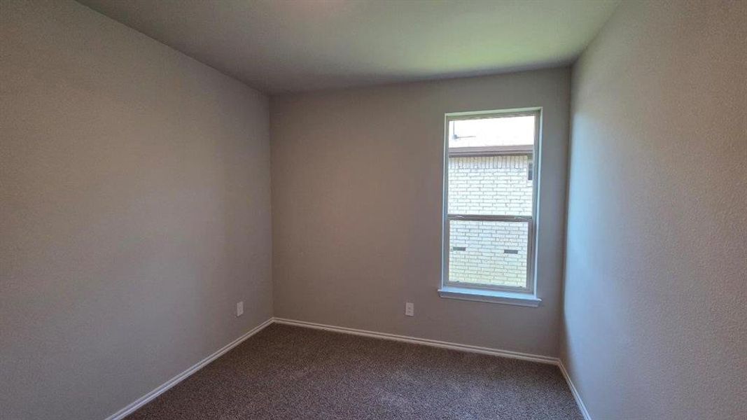Spacious, unfurnished interior of a new home in Trails of Elizabeth Creek, Fort Worth (Image 19).