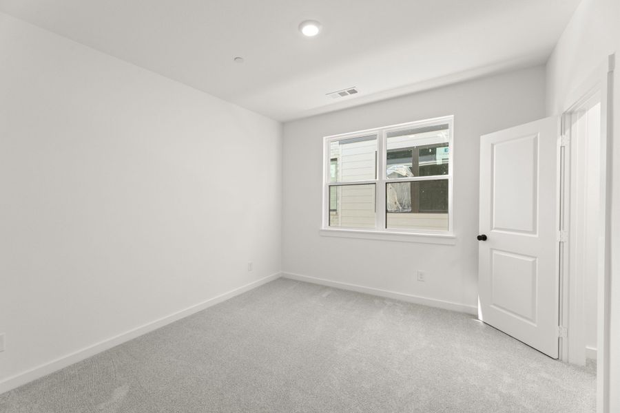 Spacious, unfurnished interior of a new home in Ten Mile Creek, Celina (Image 20).