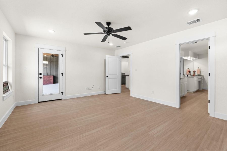 Unfurnished bedroom with light wood-type flooring, a ceiling fan, recessed lighting, and connected bathroom