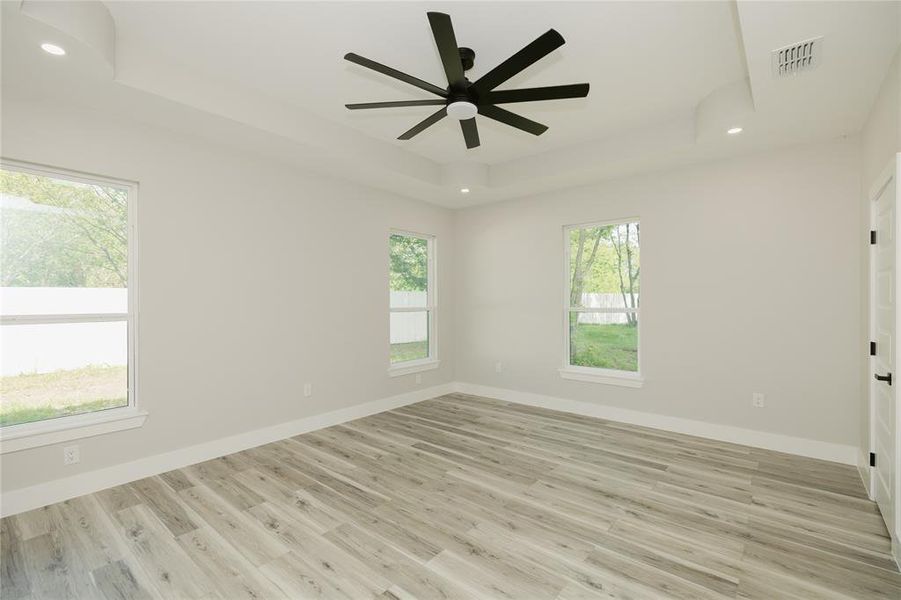 Spacious, unfurnished interior of a new home in , Greenville (Image 18).