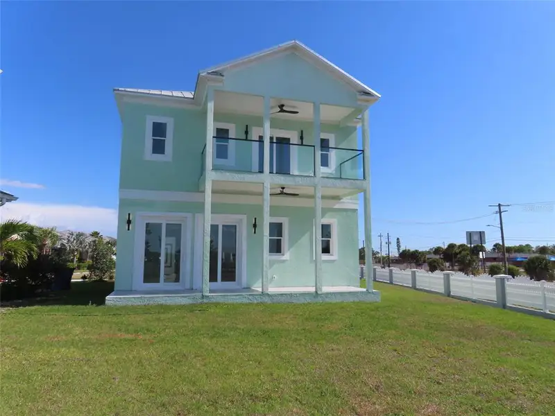 Exterior details and patio area of a home in , Apollo Beach (Image 3).
