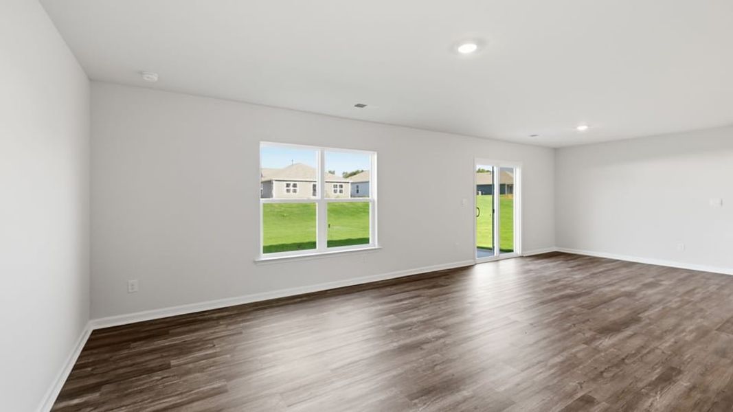 Spacious, unfurnished interior of a new home in Cedar Gap, Fountain Inn (Image 18).