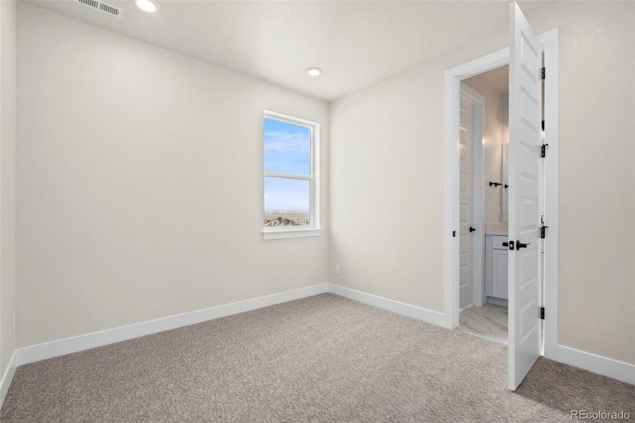 Spacious, unfurnished interior of a new home in , Fort Collins (Image 14).