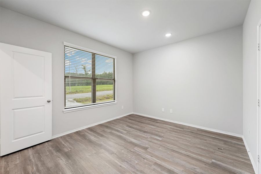 Spacious, unfurnished interior of a new home in , Lufkin (Image 19).