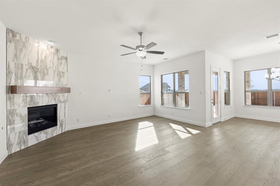 08. 3306 Agnew - Family