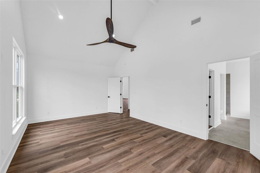 Spacious, unfurnished interior of a new home in , Brookeland (Image 18).