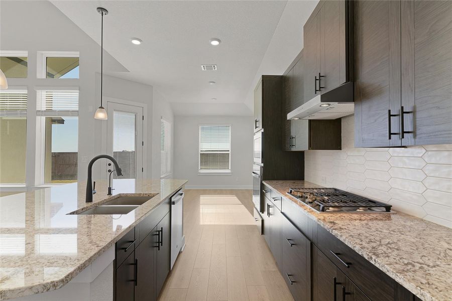 **PHOTO REPRESENTATIVE OF FLOORPLAN ONLY** **PHOTO REPRESENTATIVE OF FLOORPLAN ONLY**